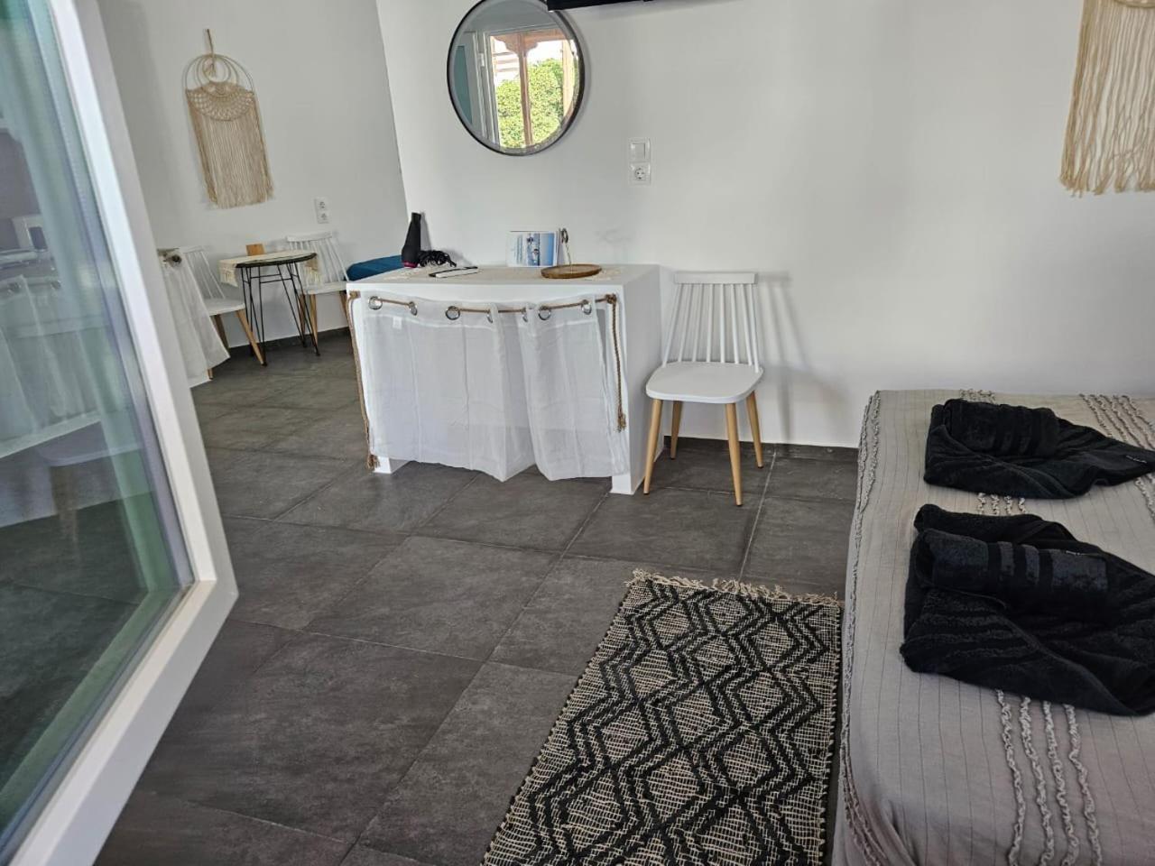 Eris Studios Adamantas  Buitenkant foto